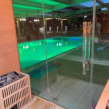 Oliver Hotel *